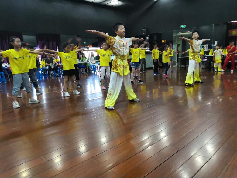 上海市社區(qū)<a href=http://www.taijiali.cn target=_blank class=infotextkey>健身</a>俱樂部 上海市社區(qū)<a href=http://www.taijiali.cn target=_blank class=infotextkey>健身</a>俱樂部