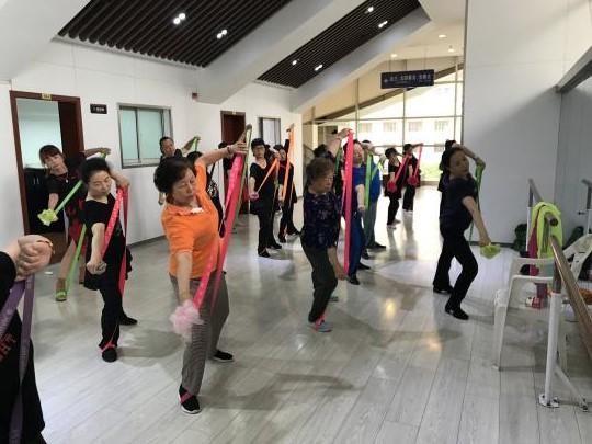 上海市社區(qū)<a href=http://www.taijiali.cn target=_blank class=infotextkey>健身</a>俱樂(lè)部