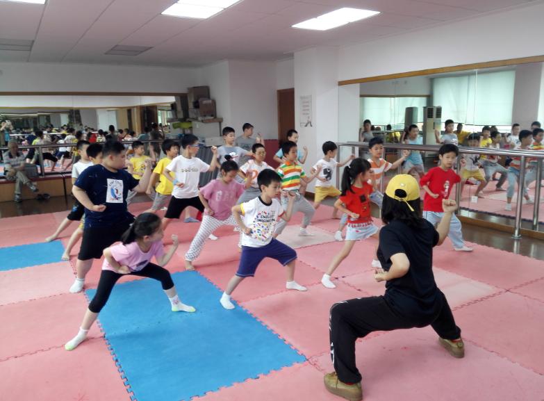 上海市社區(qū)<a href=http://www.taijiali.cn target=_blank class=infotextkey>健身</a>俱樂(lè)部