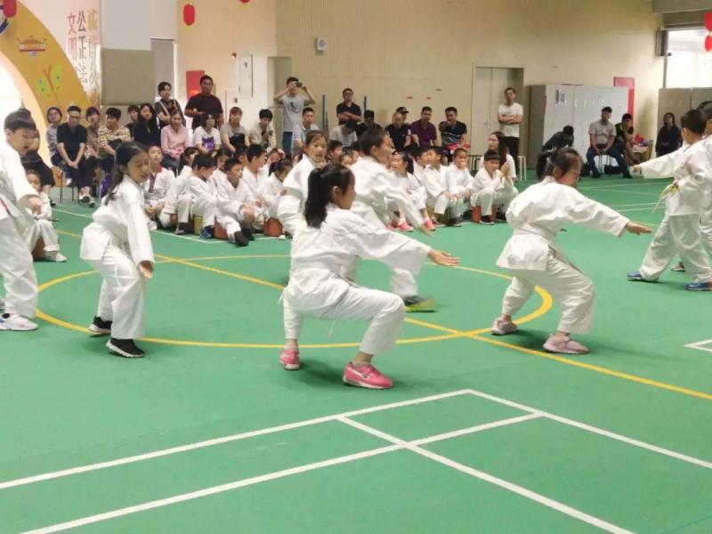 上海市社區(qū)<a href=http://www.taijiali.cn target=_blank class=infotextkey>健身</a>俱樂部