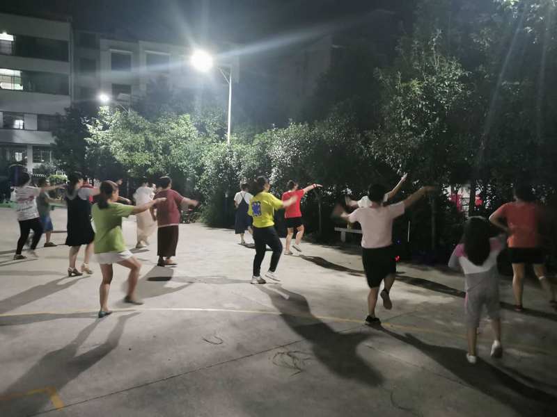 公益體彩在你身邊:邵陽雨溪社區(qū)——搭起老百姓身邊的<a href=http://www.taijiali.cn target=_blank class=infotextkey>健身</a>廣場 公益體彩在你身邊:邵陽雨溪社區(qū)——搭起老百姓身邊的<a href=http://www.taijiali.cn target=_blank class=infotextkey>健身</a>廣場