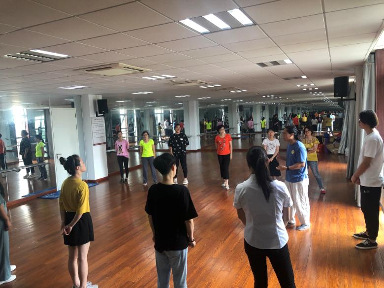 上海市社區(qū)<a href=http://www.taijiali.cn target=_blank class=infotextkey>健身</a>俱樂部