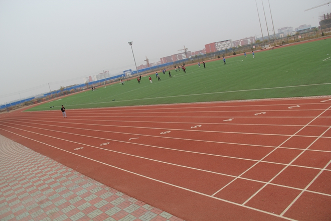 北京交通大學(xué)黃驊分校4*4<a href=http://www.taijiali.cn target=_blank class=infotextkey>塑膠跑道</a>工程實(shí)例