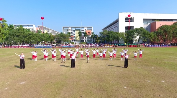 2 “我和我的祖國”震撼開場.jpg