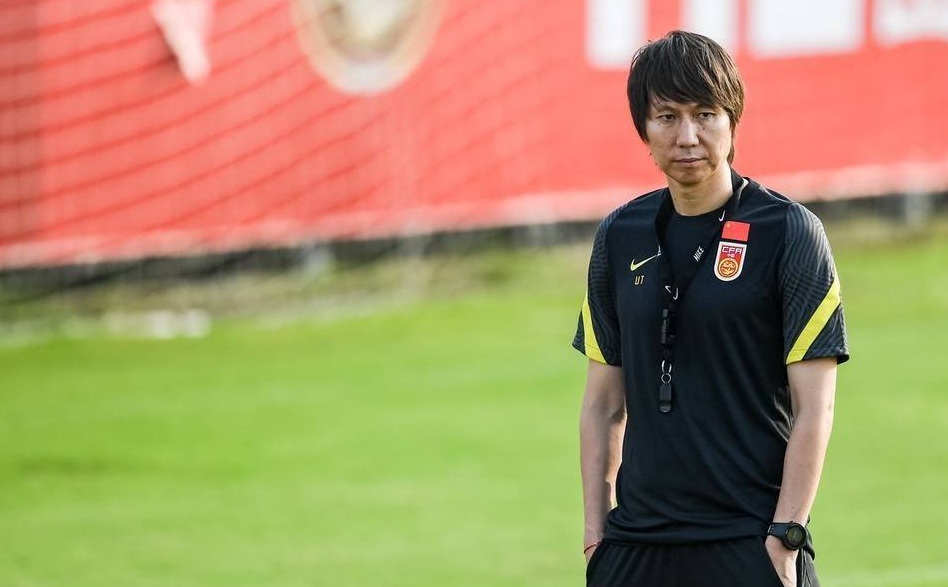 【12強(qiáng)賽】國足11小時跋涉抵沙迦，4天后對阿曼“生死戰(zhàn)”