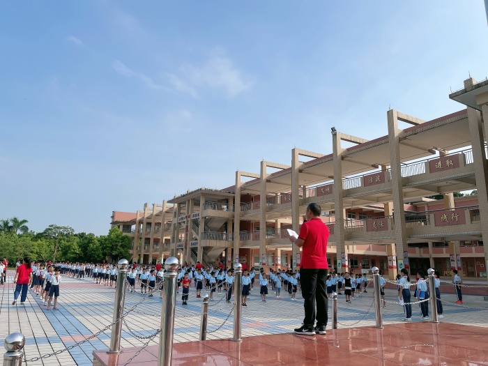 濃濃尊師意，殷殷師生情