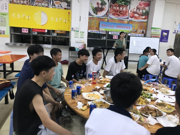 師生同歡，共賀中秋