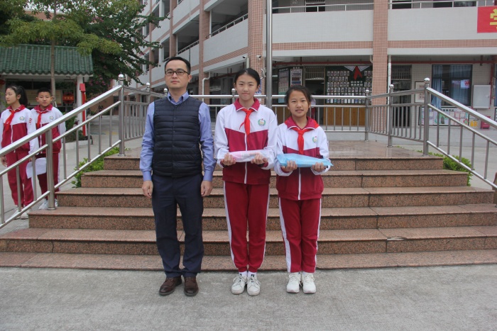 開發(fā)區(qū)第一小學(xué)：公益捐贈，情暖校園