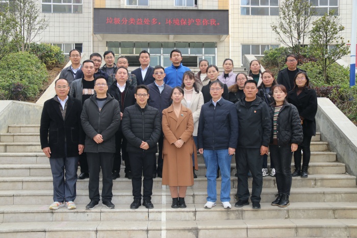 山水相連情誼深，東西協(xié)作共發(fā)展