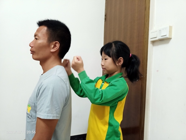 重陽雨意猶許重，感恩敬老情更濃