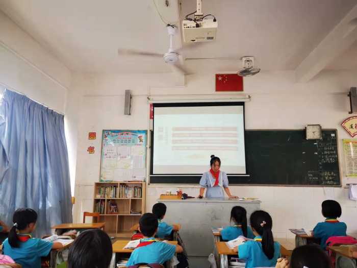 三民學(xué)校舉行“請黨放心，強(qiáng)國有我”主題班會