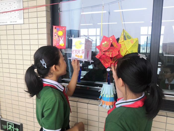 多彩燈籠賀中秋，濃情美景滿校園