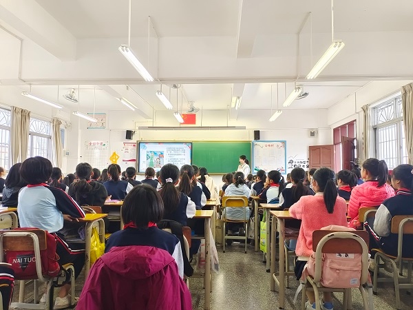 擁抱青春，笑對(duì)花季