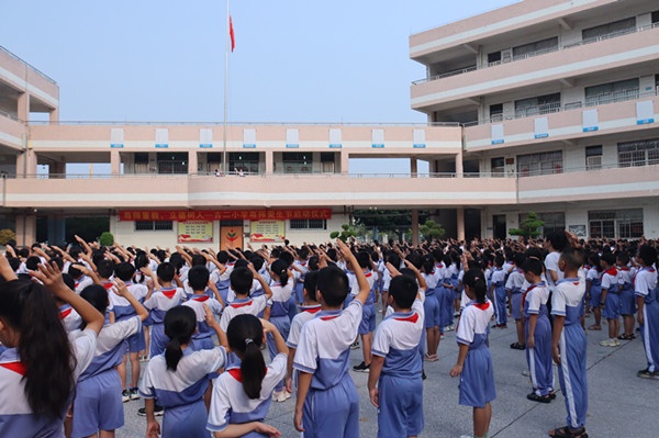  教師表彰會(huì) 濃濃尊師意