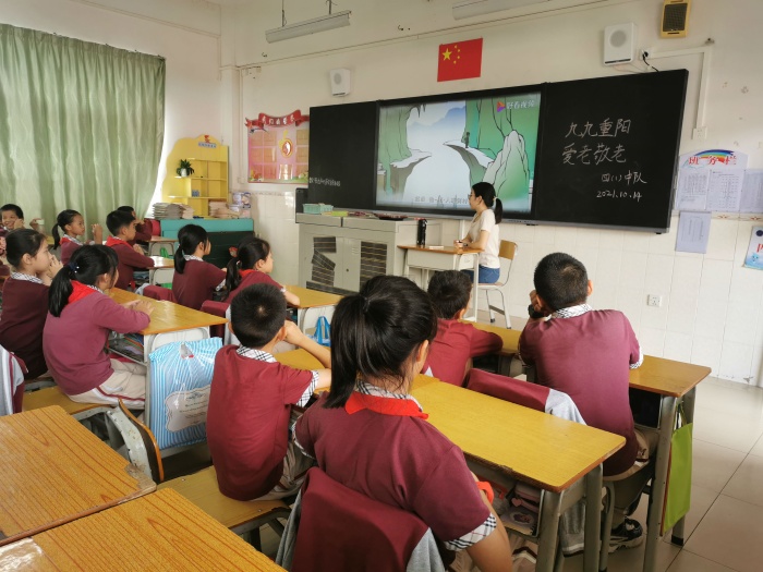 新圩小學(xué)進行“九九重陽，愛老敬老”倡議活動教育