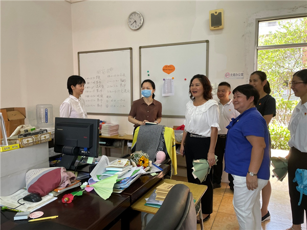 翠亨小學(xué)：南朗街道黨工委歐嘉喜委員到翠亨小學(xué)進(jìn)行教師節(jié)慰問(wèn)