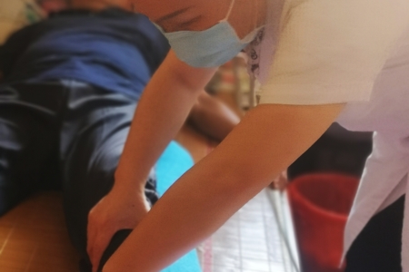 國慶假期，板芙醫(yī)院醫(yī)生志愿者上門送診療