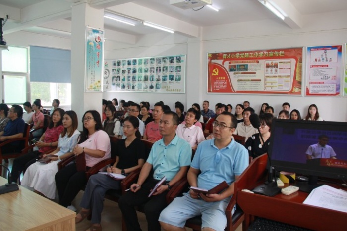 勇踏百年新征程，志做時代“大先生”