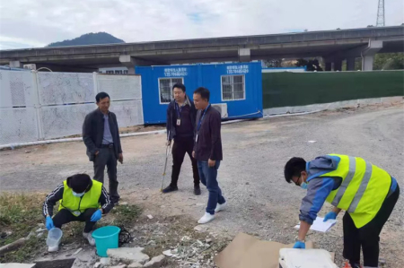 南區(qū)街道：開展專項(xiàng)行動(dòng)，對(duì)違法行為“亮劍”