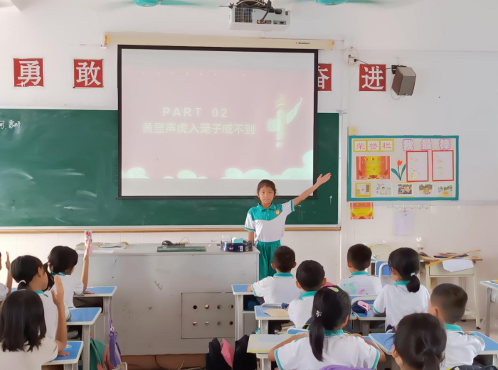 誦讀經(jīng)典，書寫新華章