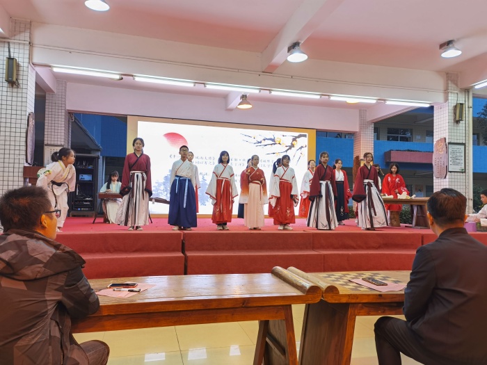 誦優(yōu)秀傳統(tǒng)之經(jīng)典，承民族文化之魂魄