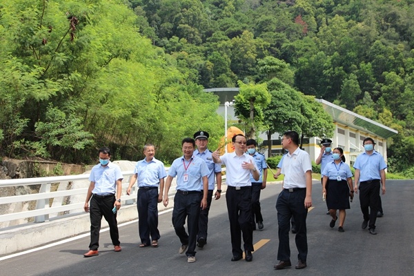賡續(xù)百年初心，擔(dān)當(dāng)育人使命！中山二中開展慶祝教師節(jié)系列活動(dòng)