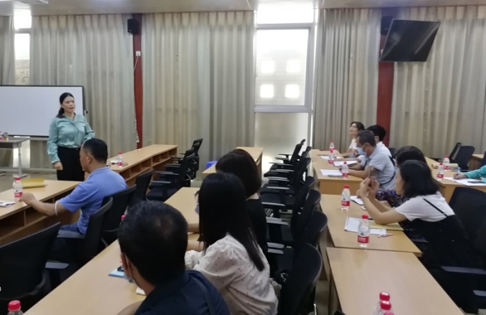 開(kāi)展學(xué)農(nóng)實(shí)踐，體驗(yàn)勞動(dòng)光榮