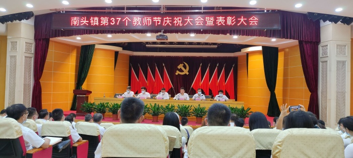 引路在腳下，追夢(mèng)向前方