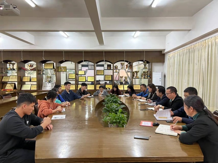 港口中學(xué)組織召開(kāi)實(shí)習(xí)生總結(jié)歡送會(huì)