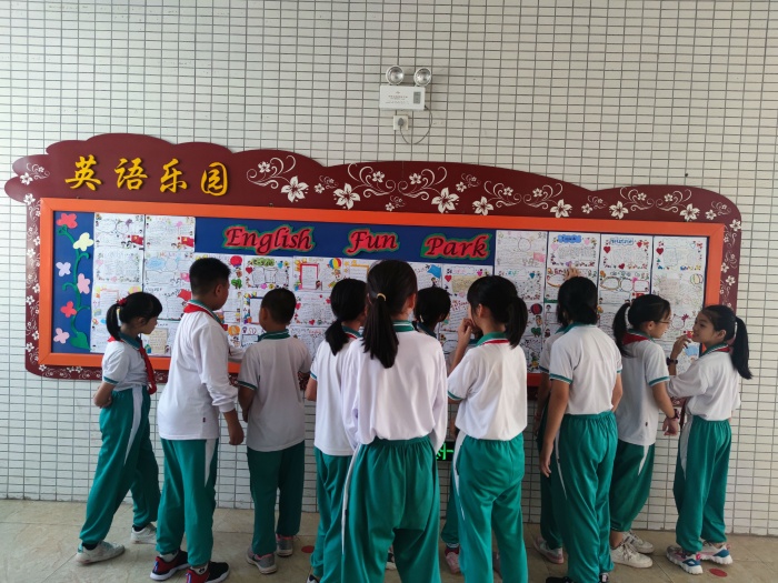 英語小報，精彩紛呈