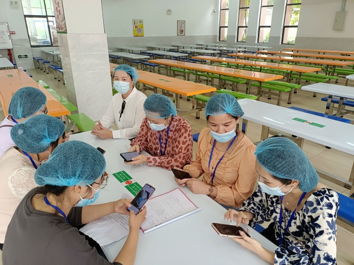 開發(fā)區(qū)第一小學(xué)：家長(zhǎng)進(jìn)校“赴宴”；共享快樂(lè)“食”光