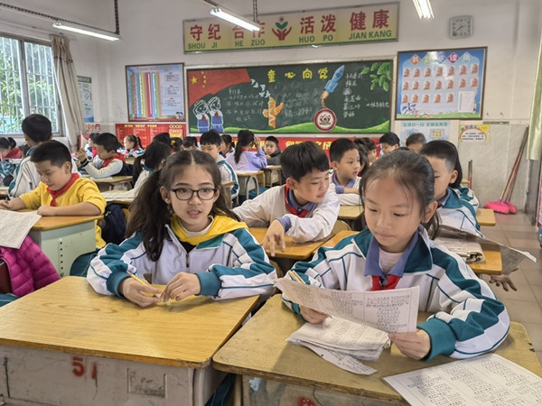 品中華詩詞，傳文化經(jīng)典