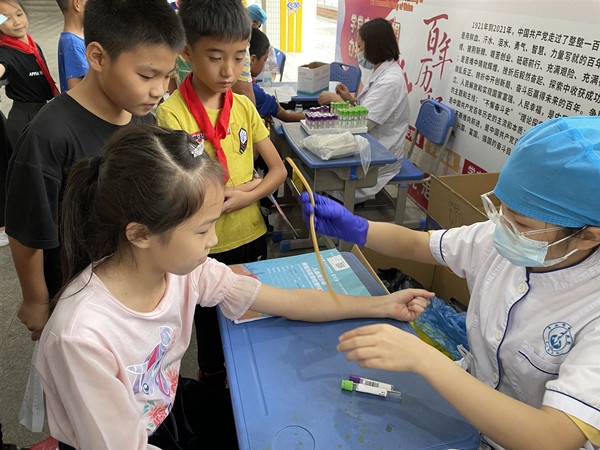 關(guān)愛學生，健康成長