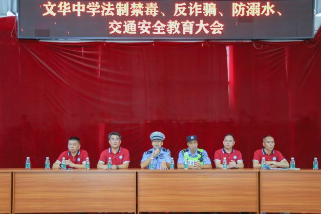 1657282804033038330.jpg 歐國賢警長進(jìn)行講座.jpg