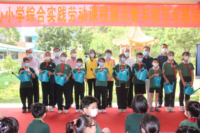 20220428神灣中心小學(xué)綜合實(shí)踐勞動(dòng)課程展示暨豐收節(jié)專題活動(dòng)照片 (11).jpg