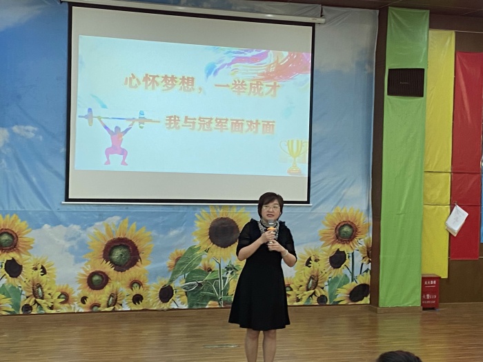 20201030全國舉重冠軍李偉華回母校照片 (9).jpg