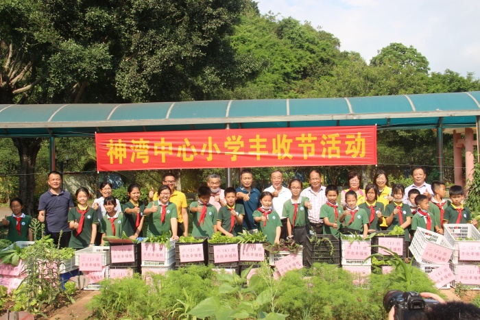 20220428神灣中心小學(xué)綜合實(shí)踐勞動(dòng)課程展示暨豐收節(jié)專題活動(dòng)照片 (3).jpg