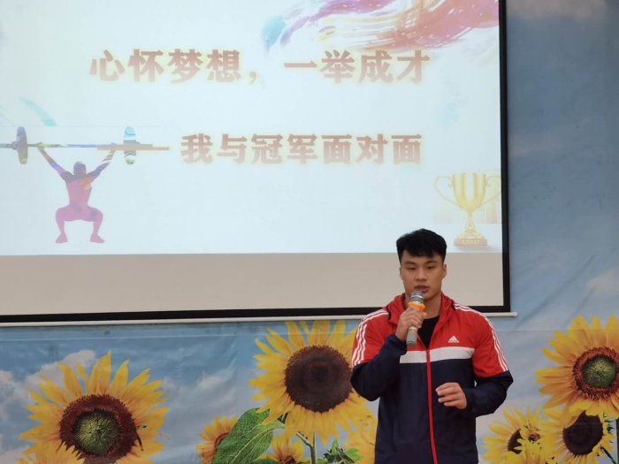 20201030全國舉重冠軍李偉華回母校照片 (12).jpg