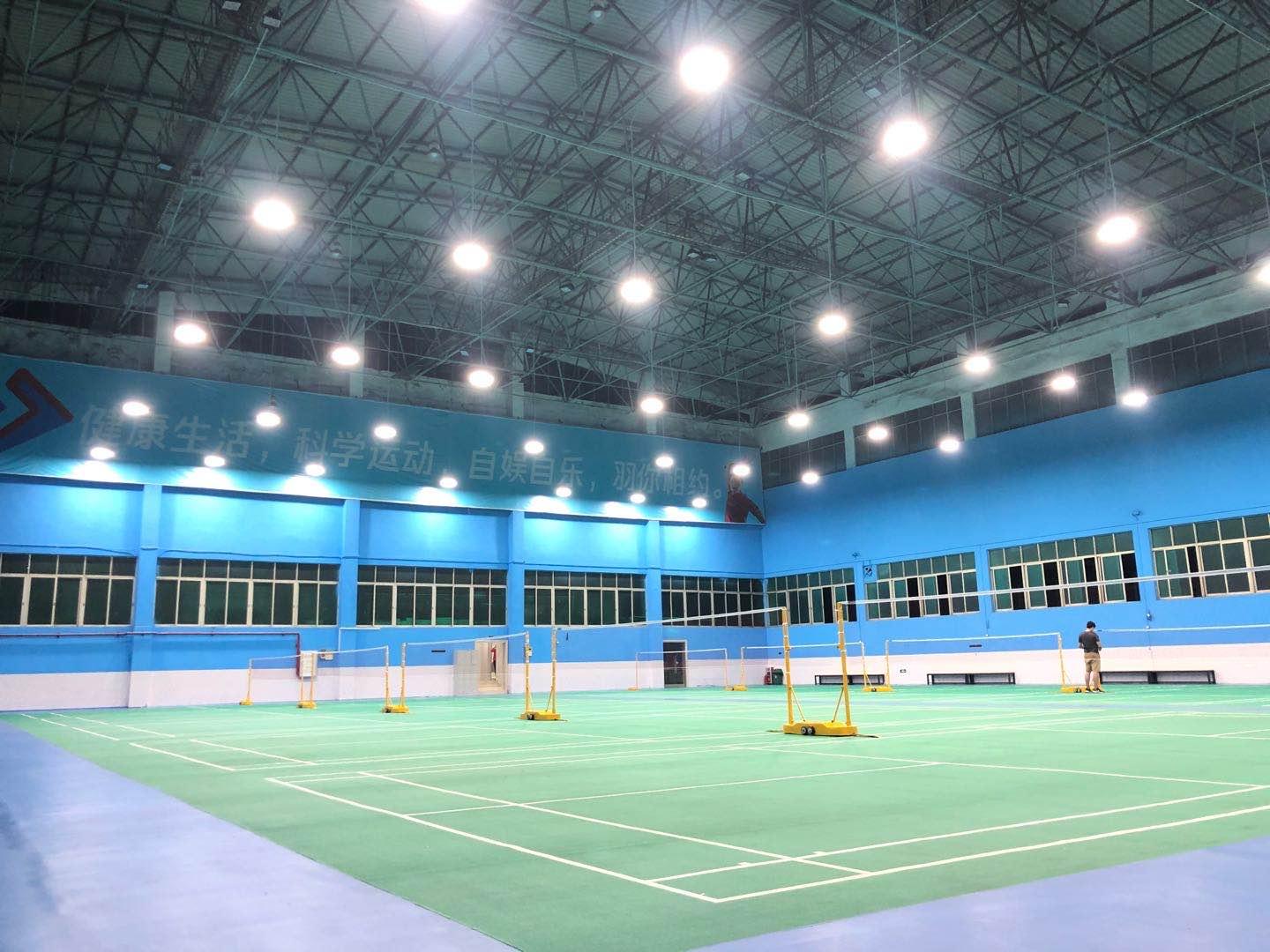 自?shī)首詷?lè)羽毛球館