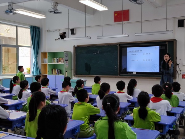 責(zé)任督學(xué)進(jìn)課堂 聽課評課促提升
