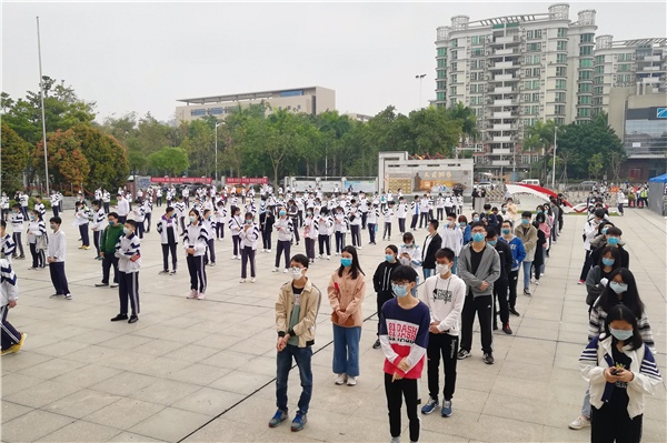 2134名學(xué)生來火炬區(qū)一中接受核酸檢測(cè)