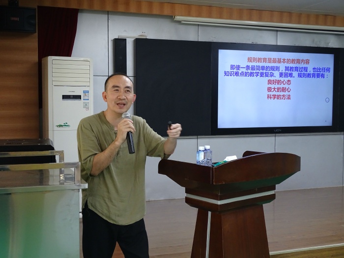 【我為群眾辦實事】開發(fā)區(qū)第二小學(xué)邀請專家開展特色班建設(shè)培訓(xùn)講座
