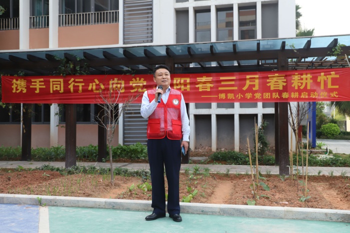 “攜手同行心向黨，陽(yáng)春三月春耕忙”