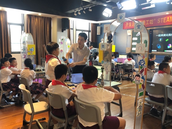 AI課堂助力疫情防護(hù)，真實(shí)問題驅(qū)動(dòng)課堂學(xué)習(xí)