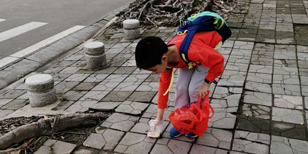 童心向黨，學(xué)雷鋒，做先鋒