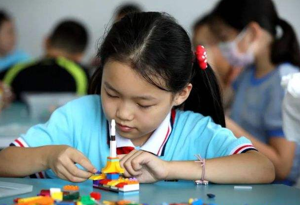 教育部下發(fā)新消息，2022年秋季將全面實施，家長的壓力終于減輕了
