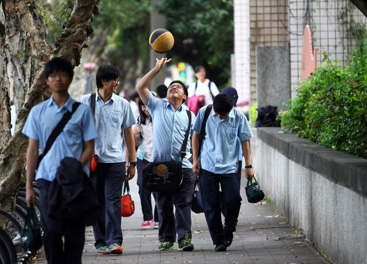 “周中班”遇到寒冬，10月1后或?qū)⒈蝗∠?，部分地區(qū)已下發(fā)通知