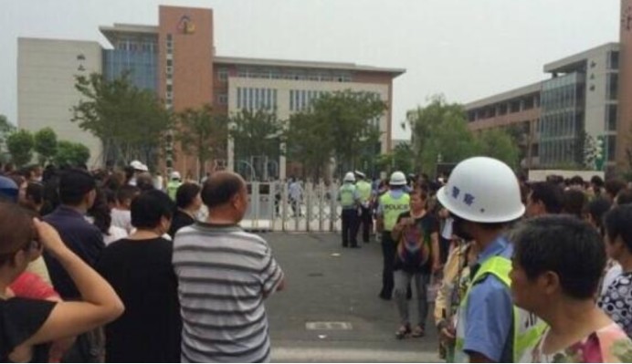 江蘇：3名女學(xué)生從5樓墜落，醫(yī)療專家連夜搶救上演“生死時速”