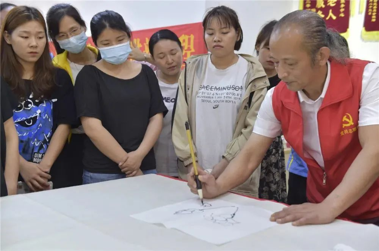20210407板芙鎮(zhèn)女職工享免費國畫培訓 主題創(chuàng)作獻禮建黨100周年(1)02.jpg