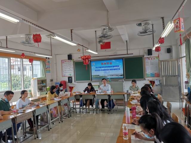 調整大小 3.30 辛鍵老師在評課.JPG